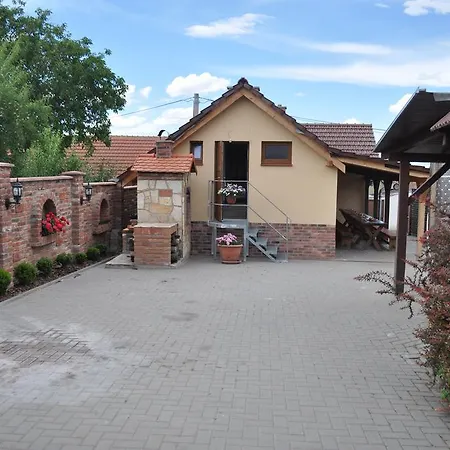 Penzion Vinařství Herůfek 3*